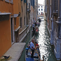 Verso il Canal Grande,  traffico intenso di 