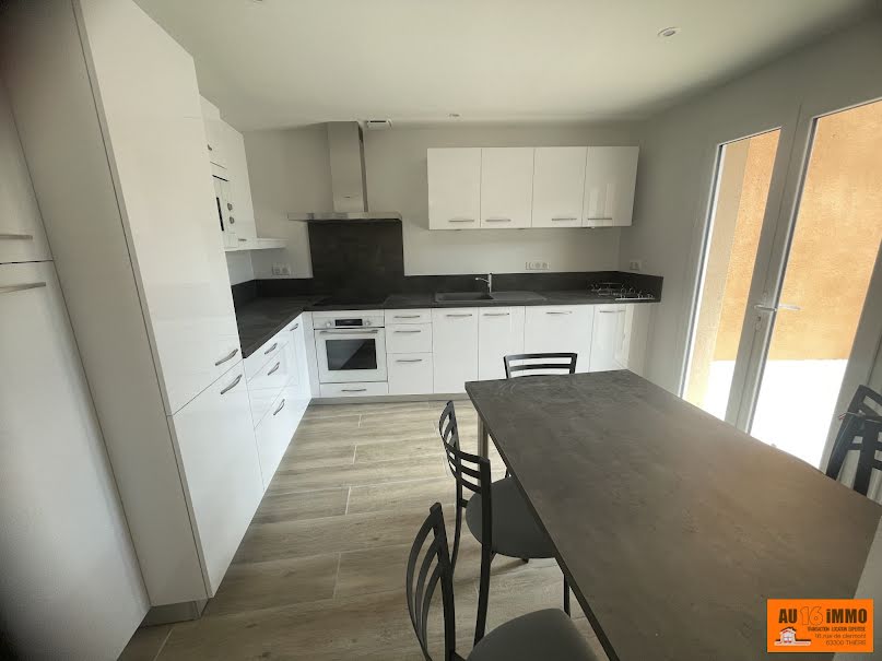 Location meublée maison 4 pièces 120 m² à Palladuc (63550), 840 €