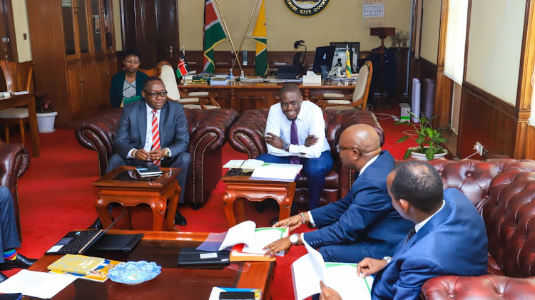 Nairobi Governor Johnson Sakaja, Deputy Njoroge Muchiri and KURA Director General Silas Kinoti at City hall on September 20, 2022