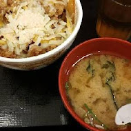 すき家SUKIYA日本平價牛丼(天母高島屋前店)