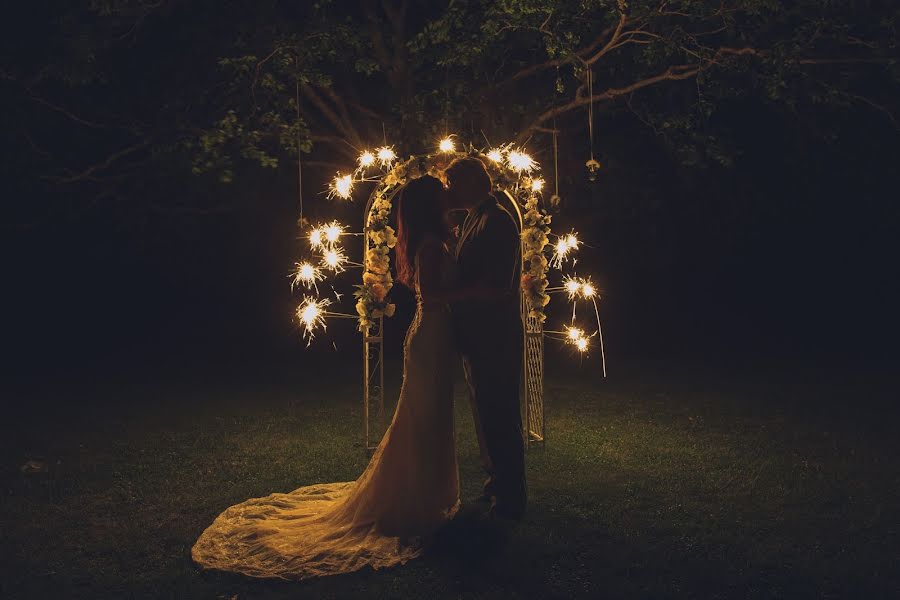 Fotografo di matrimoni Alex Giles (alexgiles). Foto del 12 febbraio 2019