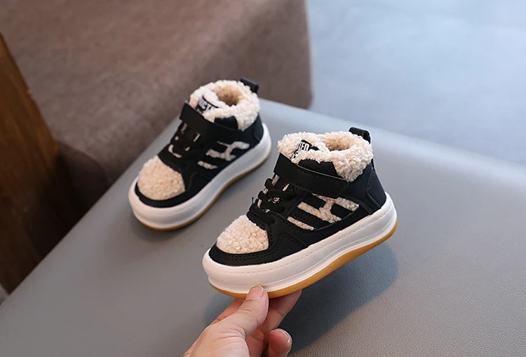 Lamb Wool Non-slip Girls' Cotton Shoes. Comfortable and secure, these shoes offer warmth and protection for little feet,