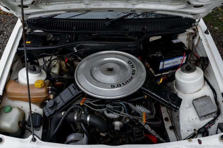 The Ford North America 5l Mustang engine with a four-barrel Holley carburettor.