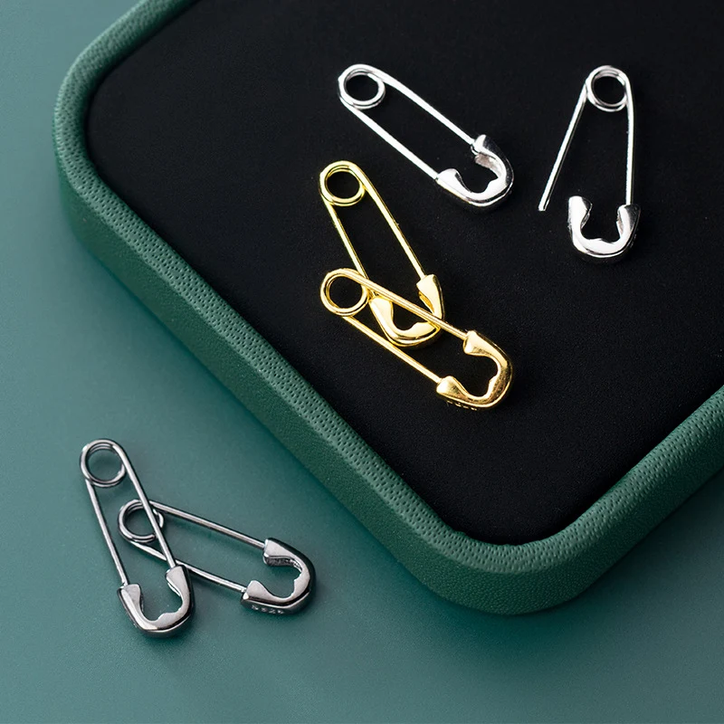 Boucles d'oreilles femme en argent S925, simples et courtes à clip, idéales au quotidien, faciles à mettre et parfaites pour toute occasion.