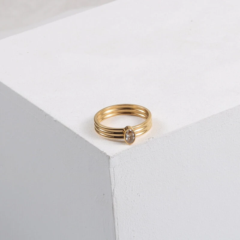 Title 3, Anello ovale con zirconi e placcatura in acciai...