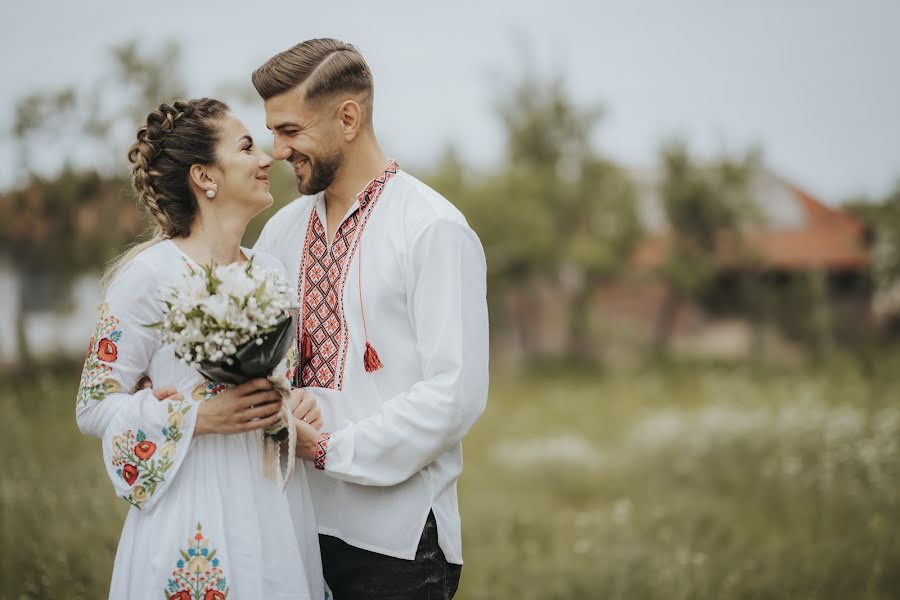 Jurufoto perkahwinan Aurelian Cornel Sandu (aureliansandu). Foto pada 30 Mei 2022