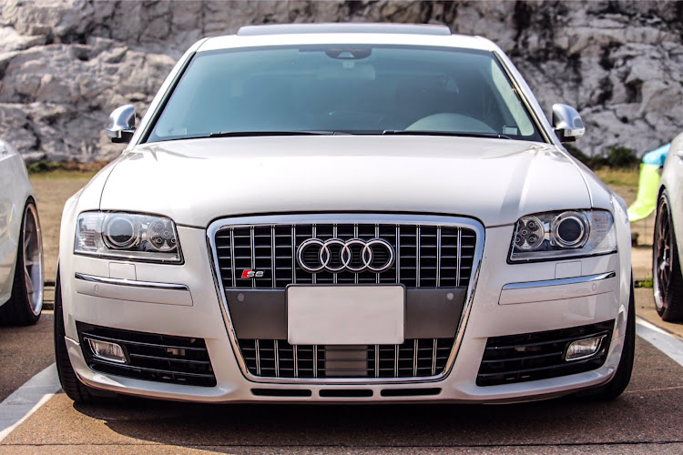 S8の納車から現在までの愛車・アウディ・フォロー、いいね、コメントよろしくお願いします！に関するカスタム事例の投稿画像1枚目