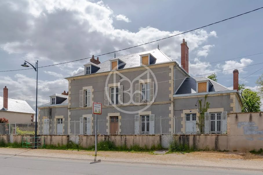 Vente propriété 9 pièces 245 m² à Marseilles-lès-Aubigny (18320), 265 000 €