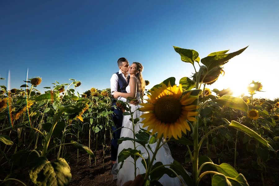 Jurufoto perkahwinan Kostis Karanikolas (photogramma). Foto pada 4 Oktober 2022