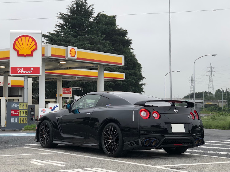 NISSAN GT-Rの昭和シェル V-power・スタバ駐車場・関東圏のGT-Rを盛り上げ隊・Rと共に生きる・Rと共に走るに関するカスタム事例の投稿画像1枚目