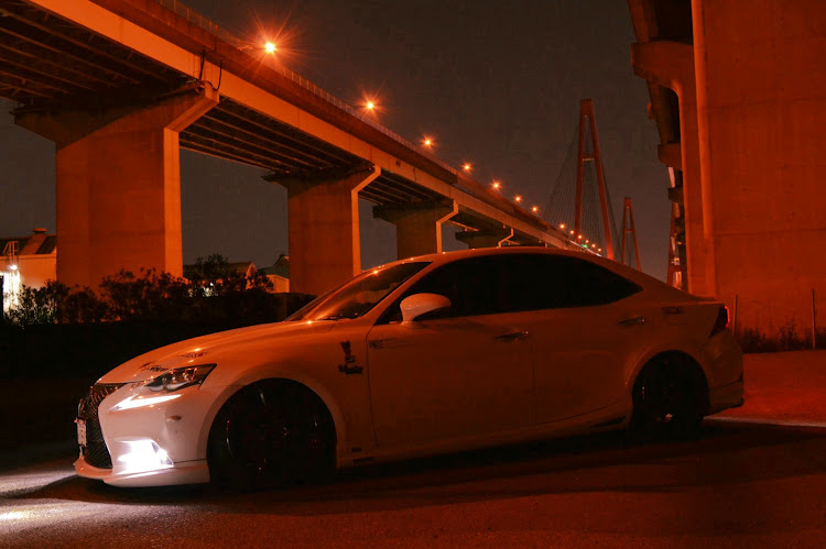 ISのIS300h・TOM'S・Fsport・Lexus・名港トリトンに関するカスタム事例の投稿画像1枚目