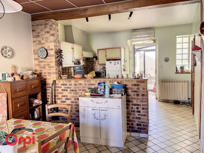 Vente maison 7 pièces 210 m² à Montmarault (03390), 75 000 €