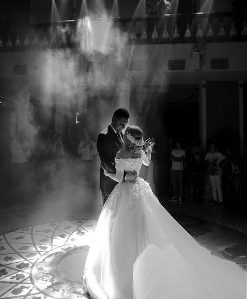 Wedding photographer Tolik Sabina (toliksabina). Photo of 9 December 2017