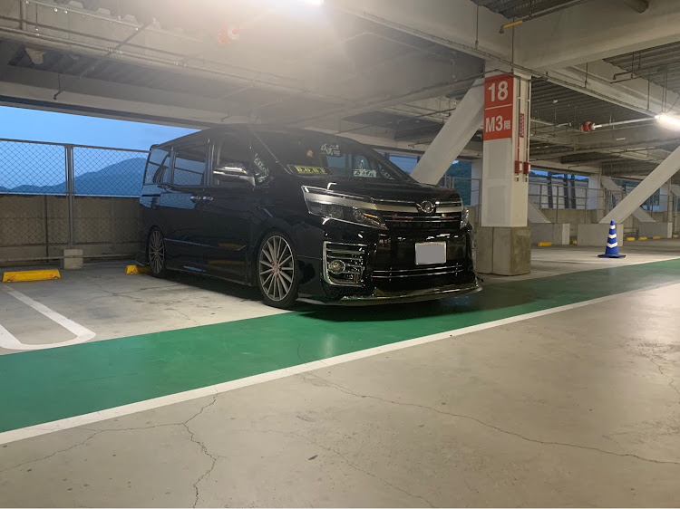 ヴォクシーの80ヴォクシー・コラボに関するカスタム事例の投稿画像2枚目