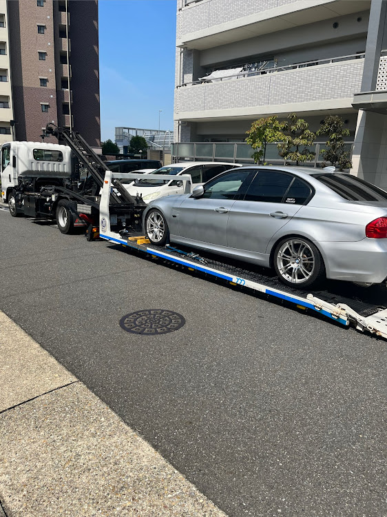 320iの輸入車あるある？・オイル漏れ・ゴールデンウィーク・BMW3シリーズ・JAFさんありがとうございます♪に関するカスタム事例の投稿画像3枚目