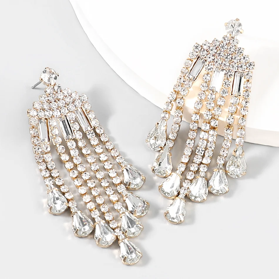 Boucles d'oreilles femme en alliage, pampilles diamantées, bleu saphir. Élégance scintillante pour sublimer toute tenue féminine.