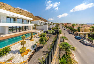 House with pool and terrace 10