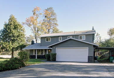 House with pool 4