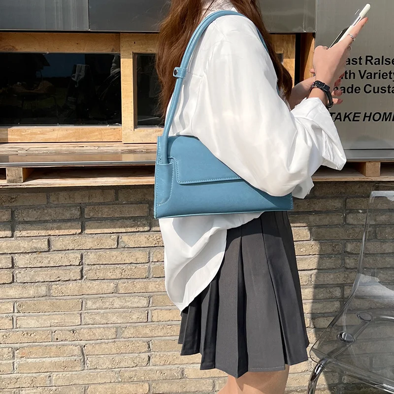 Title 2, Baguette Bag Clamshell One Shoulder Niche Desig...
