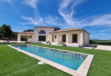 Villa with pool 2