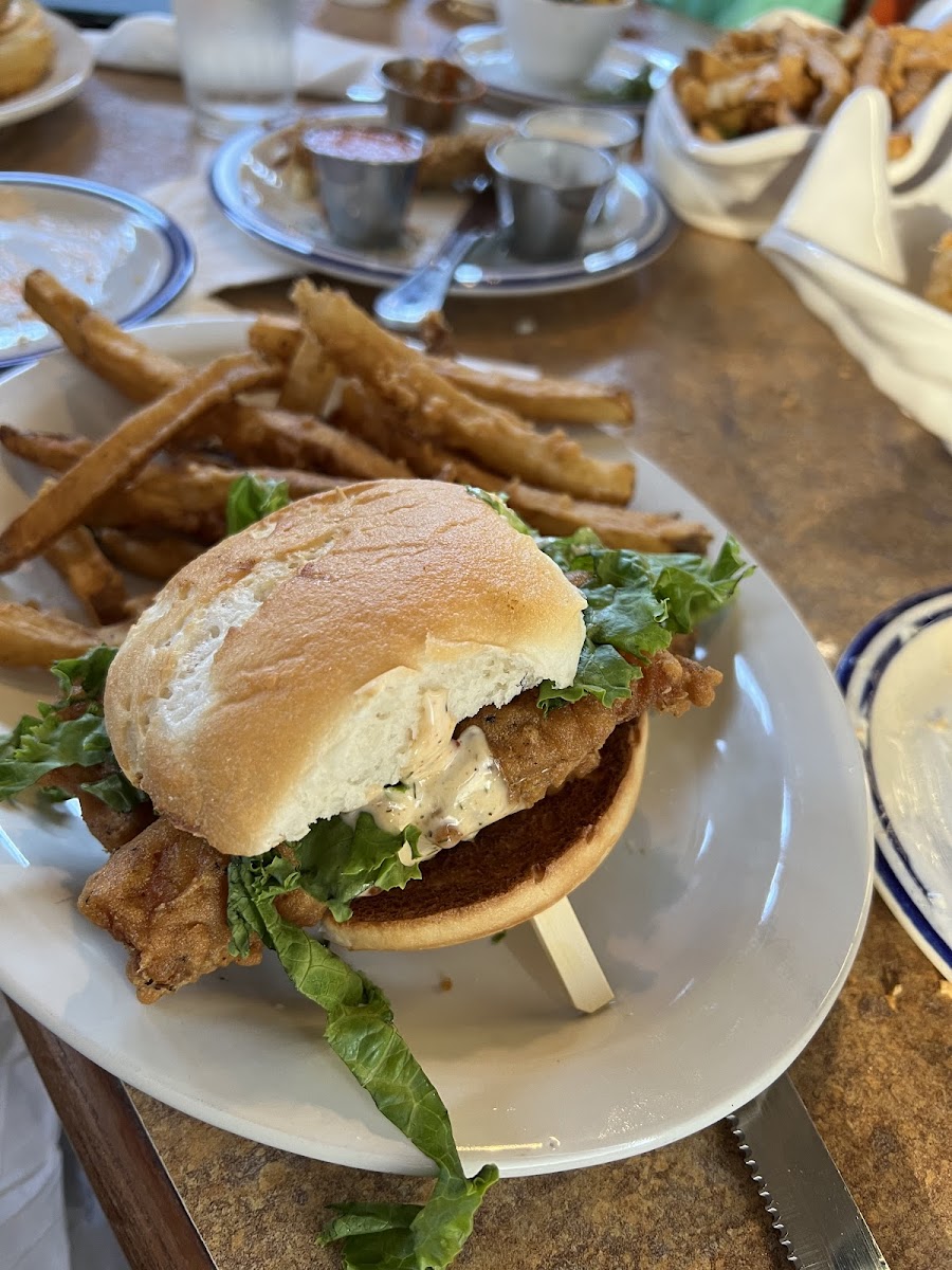 GF Po' boy cod sandwich! 🤤