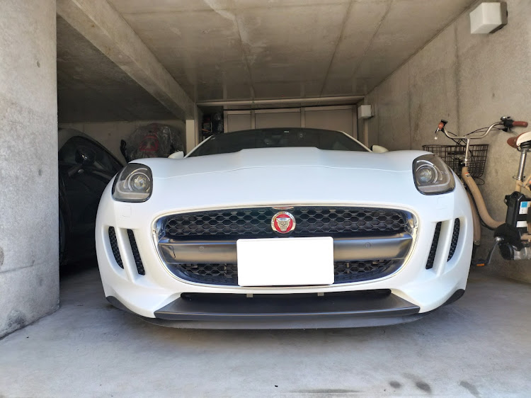 Fタイプ クーペの真正面ショットに関するカスタム事例の投稿画像2枚目