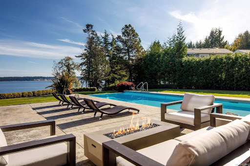 Maison contemporaine avec piscine en bord de mer 3