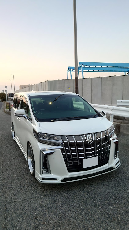 アルファードの#エムズスピード・#コンプリートカー・今日も1日お疲れ様でした・仕事おわりにパシャリ・夕焼けショットに関するカスタム事例の投稿画像1枚目