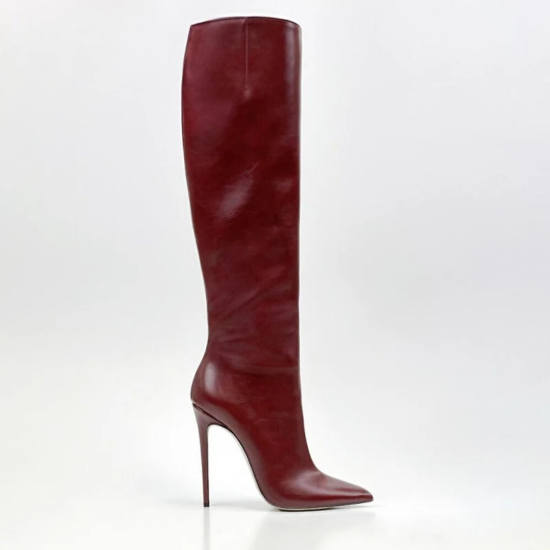 Damenstiefel mit spitzer Zehenpartie, Stilettoabsatz und hohem Bein für einen femininen Auftritt im Auslandshandel.