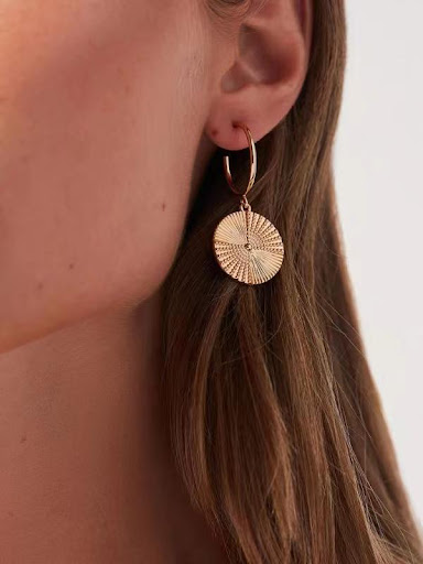 Title 2, Fashionable simple retro female earrings, a tou...