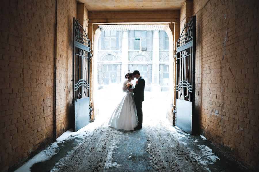 Fotógrafo de casamento Maksim Ilin (max86). Foto de 14 de fevereiro 2016