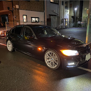 320i