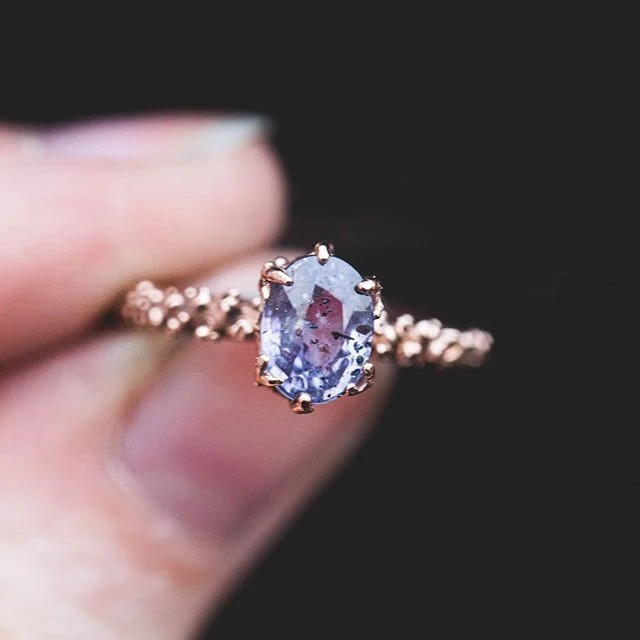 Anello Principessa a Uovo Oro Rosa con Strass, Gioiello Elegante e Brillante, Regalo Perfetto per Lei, Design Unico e Raffinato.