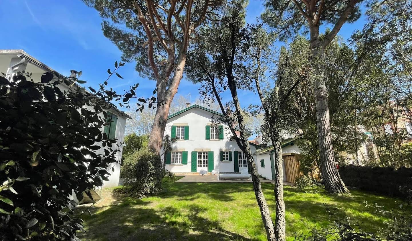 House with pool and terrace Arcachon