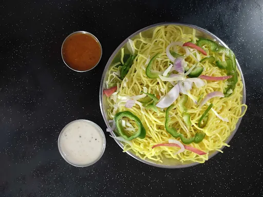 Veg Noodles With Coke Soft Beverage [750 Ml]