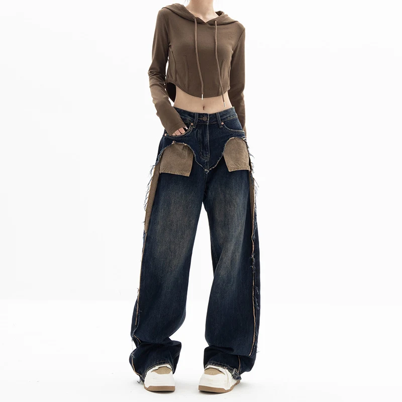 Jean droit rétro ample pour femmes. Style vintage et coupe décontractée pour un confort optimal et un look tendance. Idéal pour un style casual et élégant.
