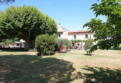 Propriété avec piscine et jardin 5