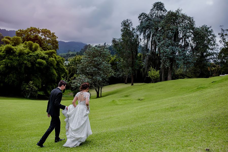 Wedding photographer Alejandro Usma (alejousma). Photo of 3 October 2023