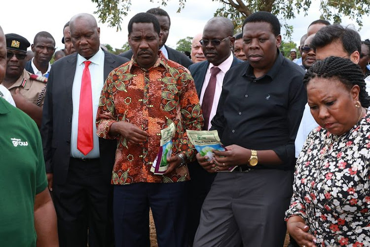 Busia Governor Sospeter Ojaamong, Agriculture CS Peter Munya, his Devolution counterpart Eugene Wamalwa, Busia Woman Rep Florence Mutua and other government officials during the launch of the certified Bt cotton in Busia county early last year