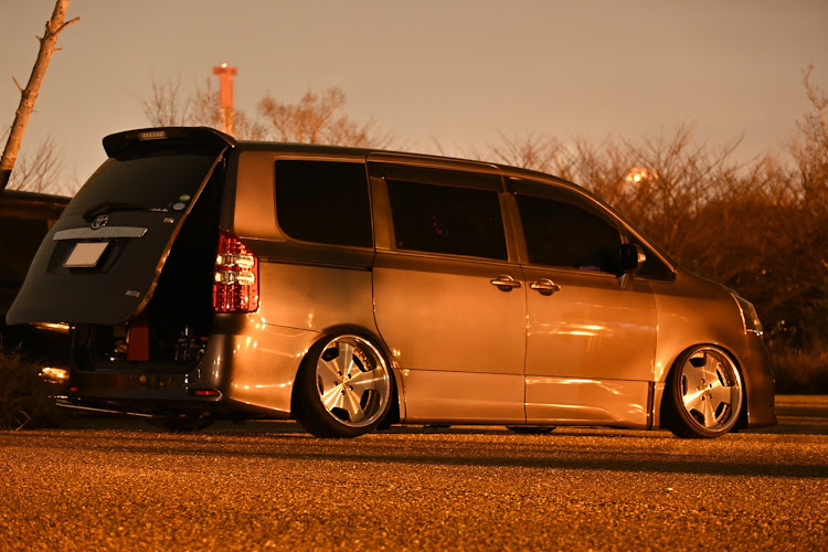 ヴォクシーのworkwheels・WORK VARIANZA T1S・カメ活📷️・オフ会・撮影会に関するカスタム事例の投稿画像3枚目