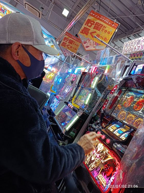 マッキーさんが投稿した趣味・メダルゲーム・ゲーセンイベント・SILVER当たった・彼とも今年も会えたに関するカスタム事例の投稿画像3枚目
