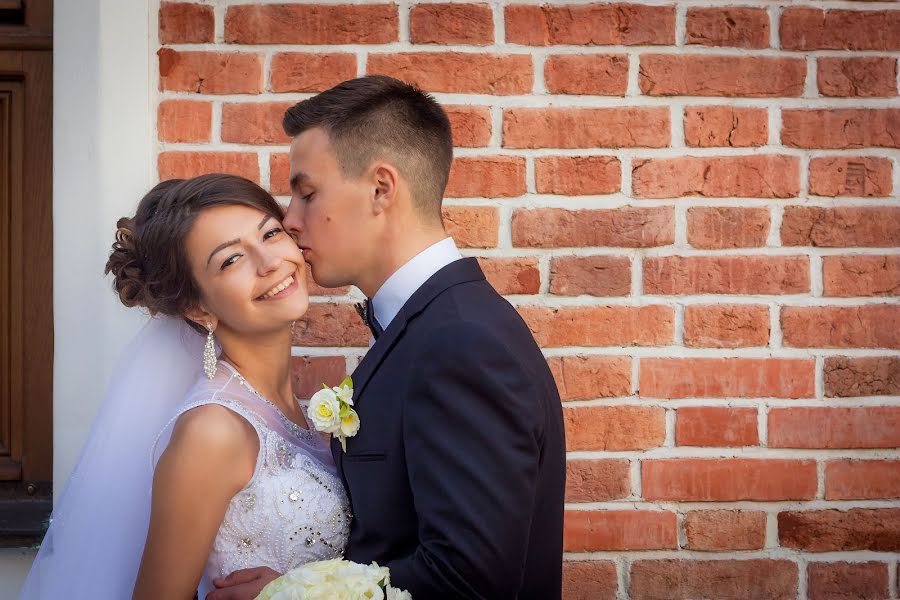 Fotógrafo de casamento Olga Emelyanova (nikinezumi). Foto de 5 de setembro 2016