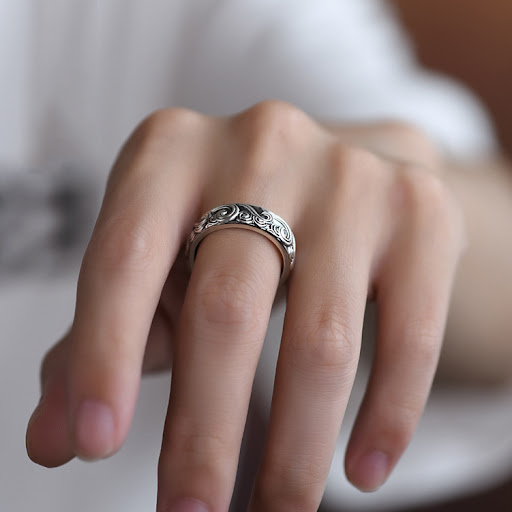 Title 1, 999 Sterling Silver Embossed Auspicious Cloud R...