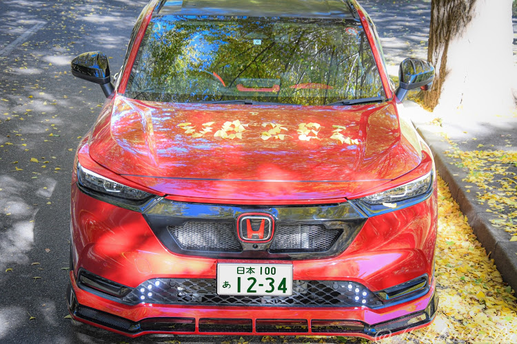 ヴェゼルの紅葉と愛車・イチョウ並木・銀杏並木・2023年秋に関するカスタム事例の投稿画像2枚目