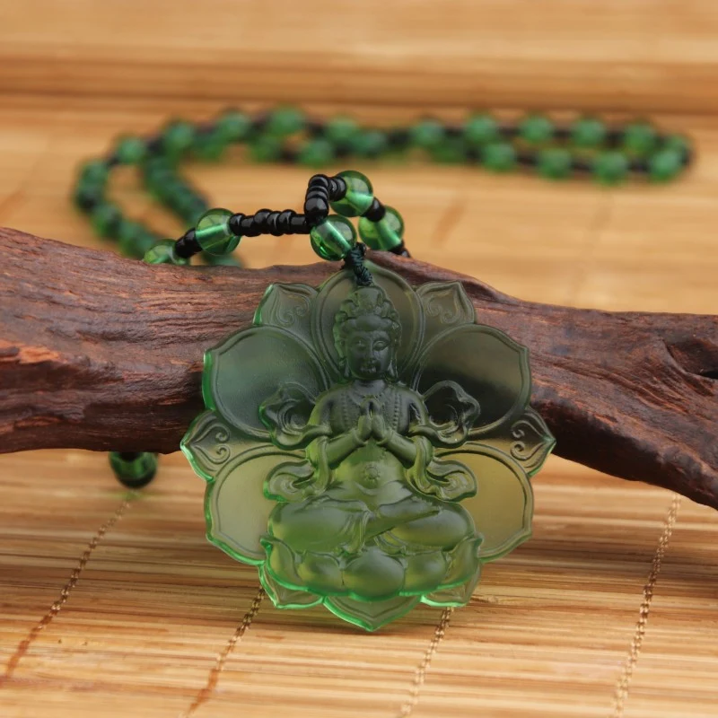 Siva Žad Zelena Tara Amulet Privesak. Zaštita, sreća i duhovna ravnoteža. Podstiče unutrašnji mir i blagostanje.