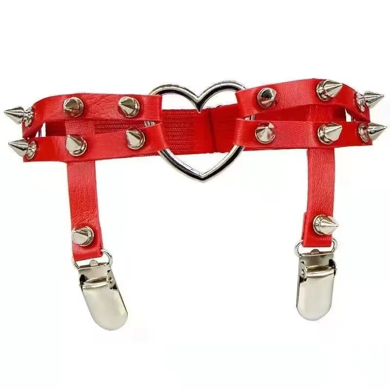 Europese en Amerikaanse punk goth ornament spijkers klinknagel hartvormige sleutelbeenketting voor een edgy uitstraling.