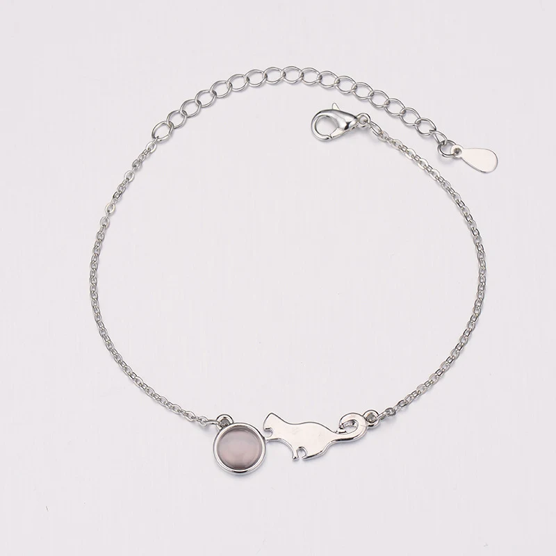 Zilveren damesarmband met kattenbedel Modieuze accessoire voor kattenliefhebbers Charmante sieraden Perfect cadeau Elegant design en stijlvol