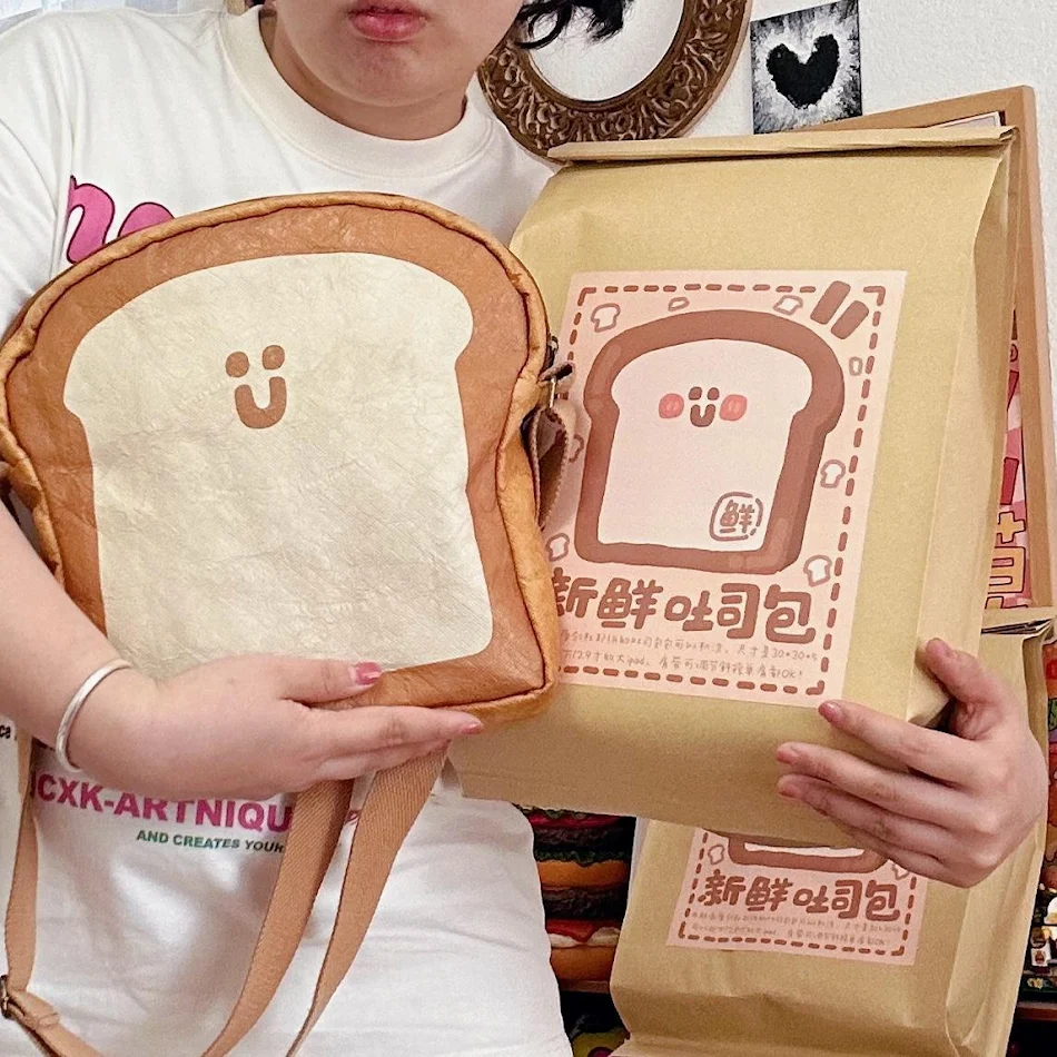 Sac bandoulière Lovely Kraft Toast avec grande capacité, idéal pour transporter vos essentiels avec style et confort au quotidien.