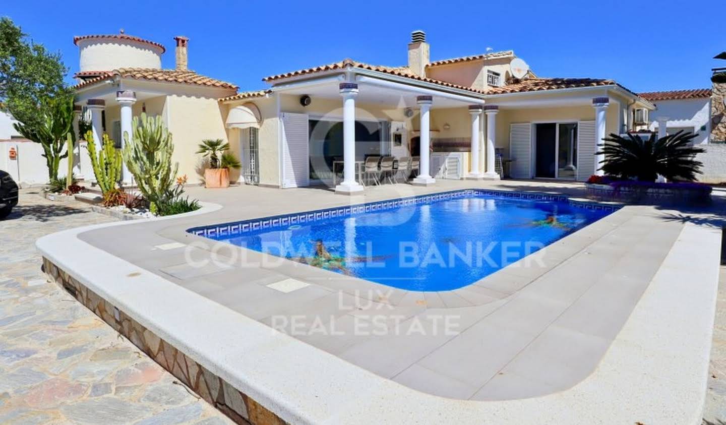 Villa with terrace Empuriabrava