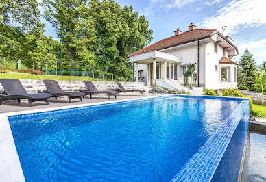 House with pool and terrace 5